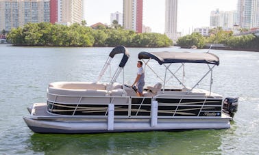 Rent this 24ft Pontoon Boat for a Great Day in Miami!