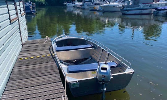 Small Boat Hire in Upton upon Severn