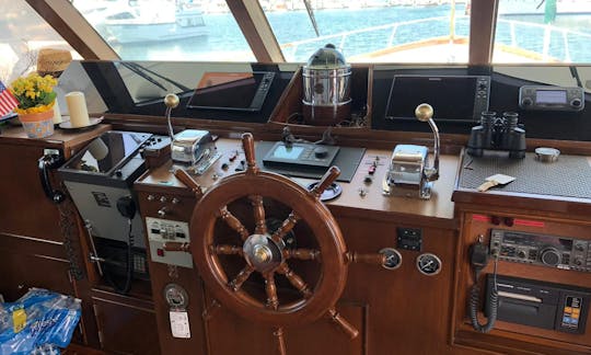 Louez un méga-yacht à moteur à Los Angeles, en Californie, pour 12 personnes !