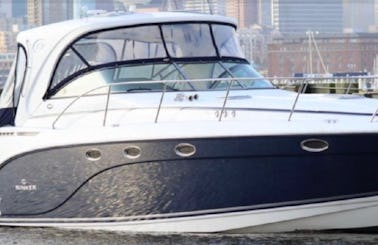 Beautiful Rinker 40' Motor Yacht for 13 people in Miami,Florida.