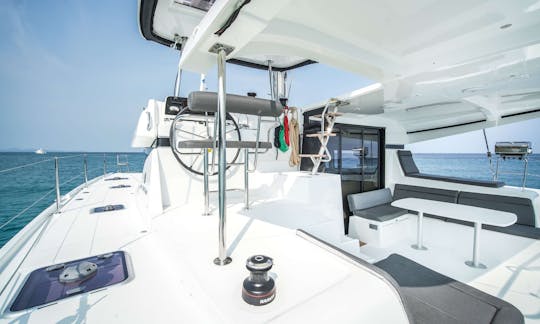 42' Lagoon Catamaran in Aberdeen, Hong Kong