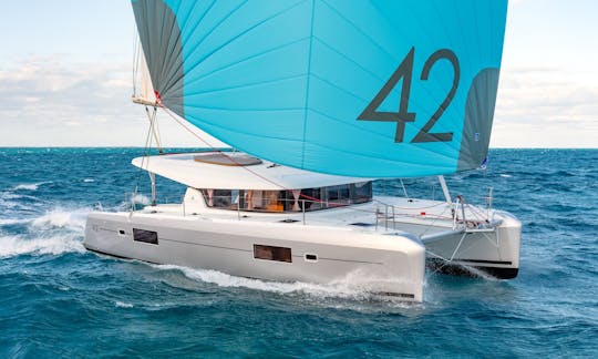 42' Lagoon Catamaran in Aberdeen, Hong Kong