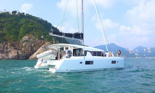 42' Lagoon Catamaran in Aberdeen, Hong Kong