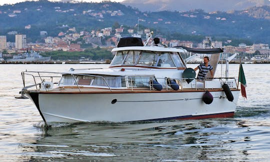 Discover the Beauty of Lake Como on Mizar III Picchiotti Giglio Yacht