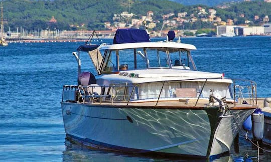 Discover the Beauty of Lake Como on Mizar III Picchiotti Giglio Boat