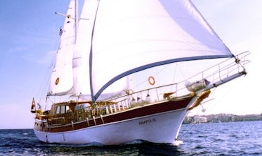 Velero en goleta griega de 70 pies para chárter privado en Mikonos, Grecia