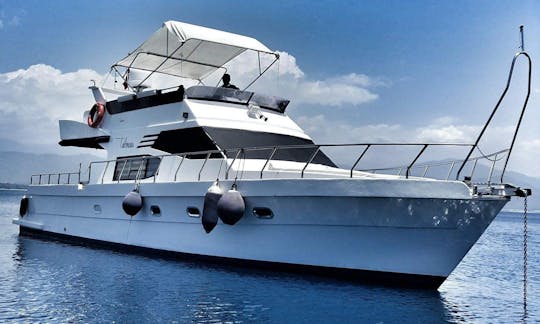 Luxury 12 Person Motor Yacht Great for Group Tour and Private Events in İstanbul, Turkey