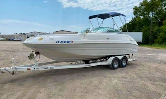Challenger Offshore 25ft Powerboat Rental Fits 14 People
