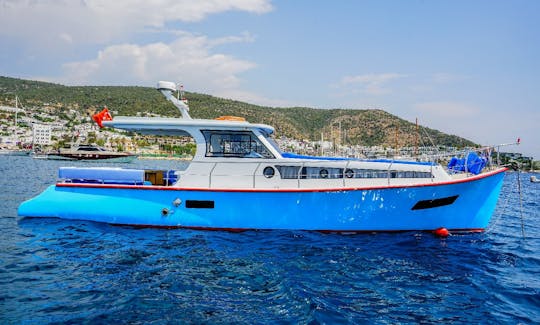 Cozy Motor Yacht Charter for 4 People in Muğla, Turkey