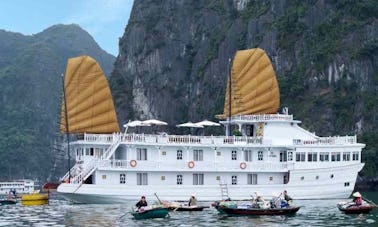 Croisière à Ha Long, au Vietnam, sur un Majestic Junk Boat de 102 pieds