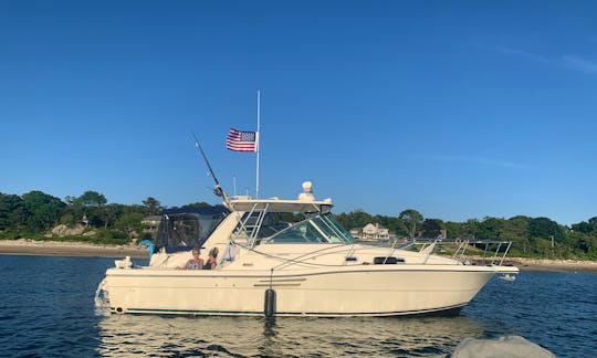 30' Pursuit Motor Yacht Rental in Boston, Massachusetts