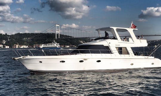 12 Person Motor Yacht Charter in İstanbul