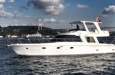 12 Person Motor Yacht Charter in İstanbul