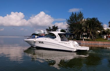 Sea Ray Sundancer  Motor Yacht Rental in Cancún, Quintana Roo