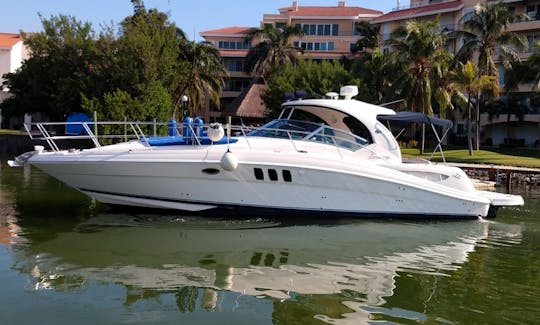 Sea Ray Sundancer  Motor Yacht Rental in Cancún, Quintana Roo