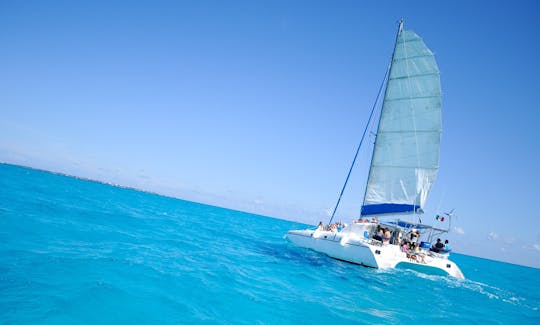 Catamarã à vela Wildcat 350 para alugar em Punta Sam, Cancún