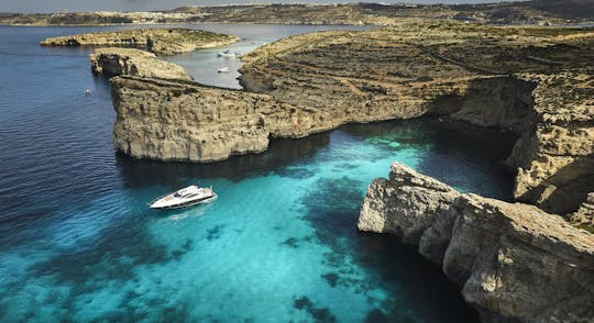 Iate Sunseeker Predator de 64 pés disponível para aluguel em Senglea, Malta