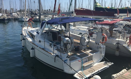 Beneteau Oceanis 35.1 Cruising Monohull Rental in Barcelona, Cataluña