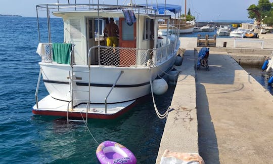 Spacious 40ft tour boat for rent in Zadar Croatia