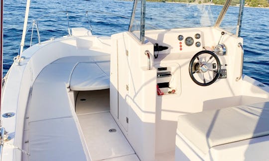 Une incroyable expérience en mer à bord du bateau à console centrale Orka 740 à Vrsar