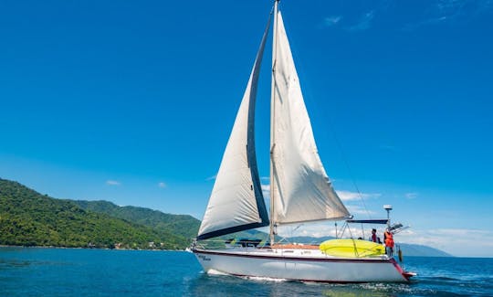 Sailing Sloop Hunter 40 in Puerto Vallarta