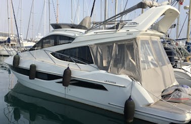 Antares Fly 30 Motor Yacht Charter in Quiberon