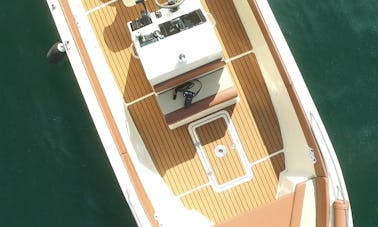 Hit the water with this 22' Marlin Sport Center Console in Lisboa, Portugal