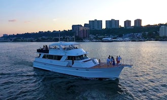 80' Luxury Yacht Charter for 35 Guests in NYC/NJ