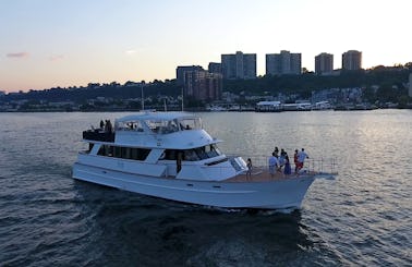 80' Chris Craft Roamer Luxury Yacht Charter in NYC/NJ
