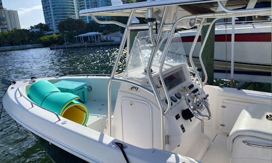 Book the 2008 Proliner 32 Super Sport 9 guests with Captain!
