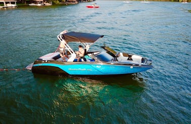 New Mastercraft Nxt 22 Wakeboat with Professional Captain in Austin