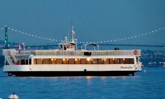 Luxury Professional Party Hosting on Water in Vancouver Downtown!