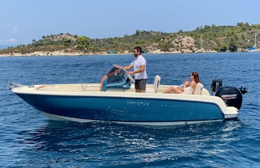 Invictus FX200, luxurious boat with License In Halkidiki