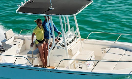 Louez le Boston Whaler de 19 pieds à Jolly Harbour