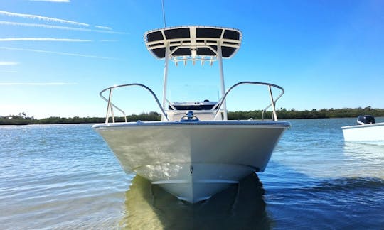 Louez le Boston Whaler de 19 pieds à Jolly Harbour