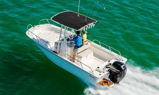 Louez le Boston Whaler de 19 pieds à Jolly Harbour