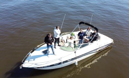 30 ft Rinker Captiva Boat Rental for 8 People in Montreal, Canada