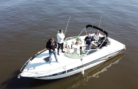 30 ft Rinker Captiva Boat Rental for 8 People in Montreal, Canada
