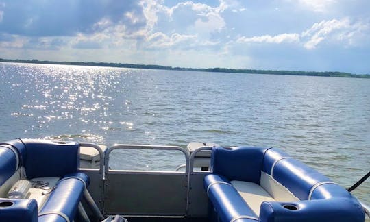 Rent this 10 People Pontoon in Carlyle, Illinois