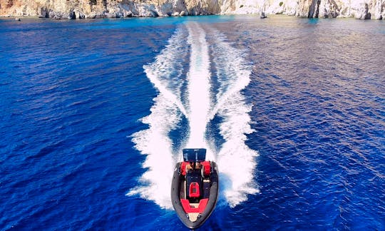 Exclusive power boat experience in Milos & Cyclades