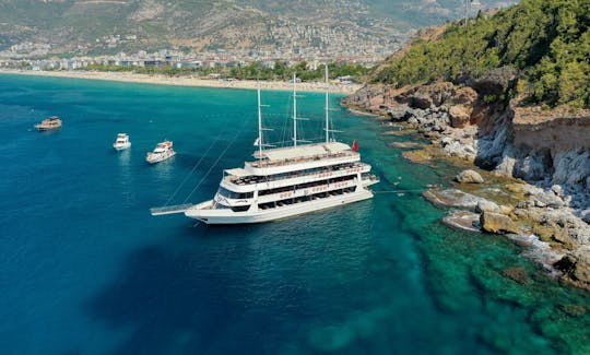 Mega Party Yatch em Alanya