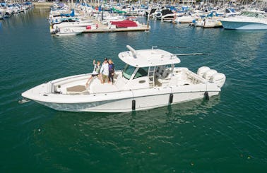 Charter 35ft Boston Whaler perfect for 6 people in Newport Beach