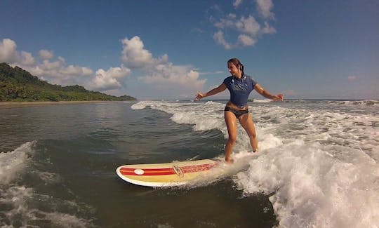 Aula de surfe com instrutor bilíngue na Província de Puntarenas, Costa Rica