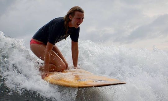 Aula de surfe com instrutor bilíngue na Província de Puntarenas, Costa Rica