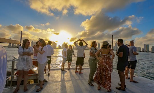 Bote de fiesta Capuz de 86 pies para 200 personas en Cartagena de Indias