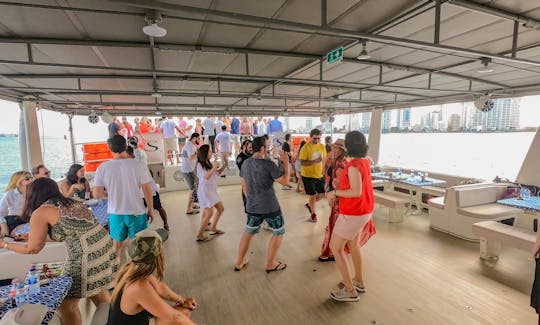 Bote de fiesta Capuz de 86 pies para 200 personas en Cartagena de Indias