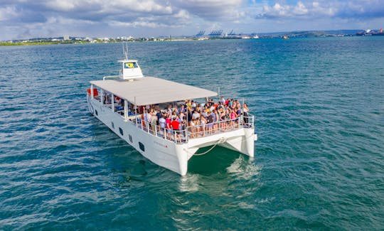 Bote de fiesta Capuz de 86 pies para 200 personas en Cartagena de Indias