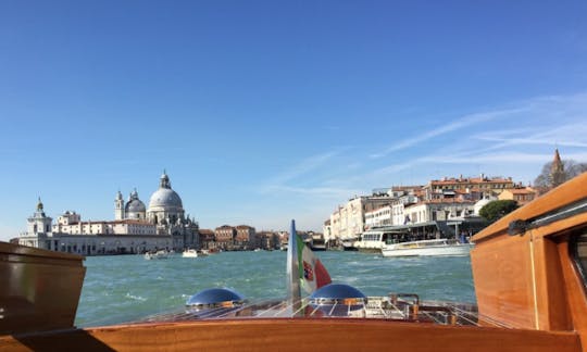 Private & Personalised Boat Tour with Tour Guide + Boat Driver in Venezia, Veneto