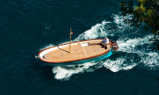 25' Open Cruise Gozzo Sorrentino Electric Boat Rental in Piano di Sorrento, Campania
