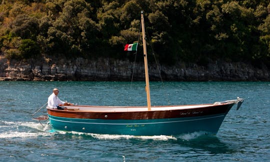 25' Open Cruise Gozzo Sorrentino Electric Boat Rental in Piano di Sorrento, Campania